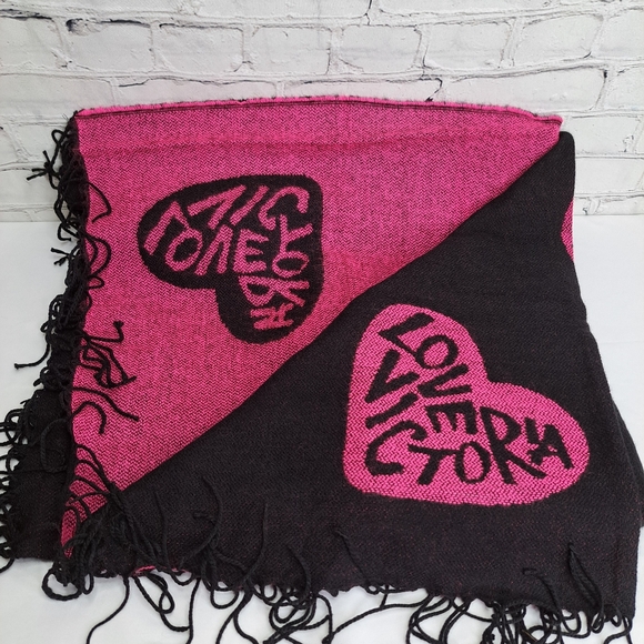 'VICTORIA'S SECRET' LOGO REVERSIBLE THROW BLANKET FUCHSIA/BLACK FRINGE END - Picture 13 of 13